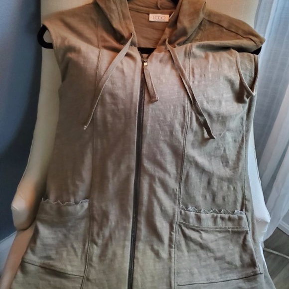 HOODED VEST - Picture 2 of 6